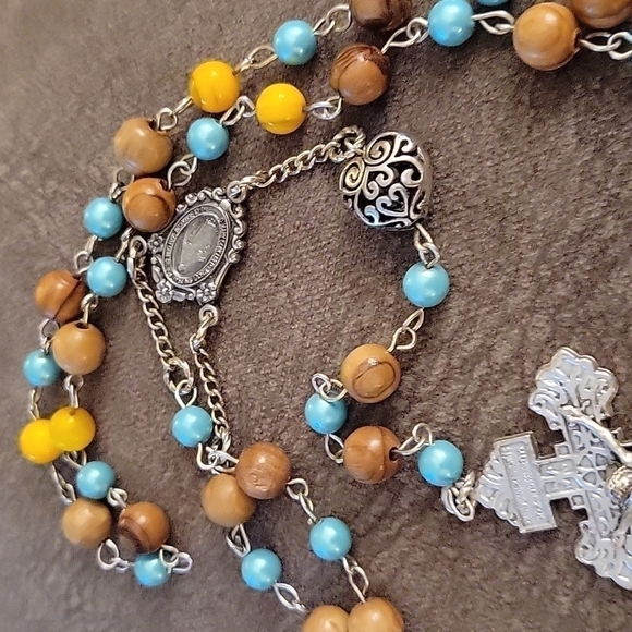 HANDMADE Olive Wood Yellow Shell Aqua Glass 59 Bead Rosary - Picture 7 of 7